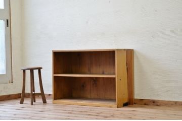 アンティーク家具　古い木のシンプルなアンティーク飾り棚