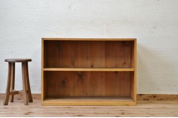 アンティーク家具　古い木のシンプルなアンティーク飾り棚