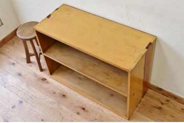 アンティーク家具　古い木のシンプルなアンティーク飾り棚