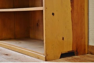 アンティーク家具　古い木のシンプルなアンティーク飾り棚