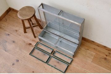 アンティーク家具　古い駄菓子屋のブリキL型ガラスケース3