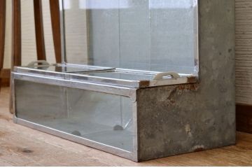 アンティーク家具　古い駄菓子屋のブリキL型ガラスケース3