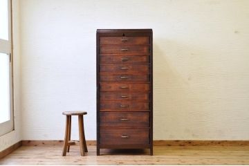 アンティーク家具　古い木の縦型脚付き10杯引き出し