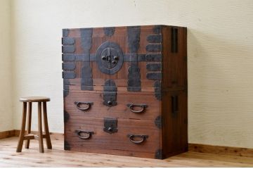 アンティーク家具　☆明治時代　総桐観音開き時代箪笥(桐箪笥、桐たんす)