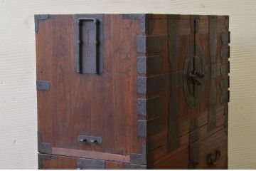 アンティーク家具　☆明治時代　総桐観音開き時代箪笥(桐箪笥、桐たんす)