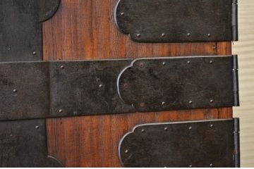 アンティーク家具　☆明治時代　総桐観音開き時代箪笥(桐箪笥、桐たんす)