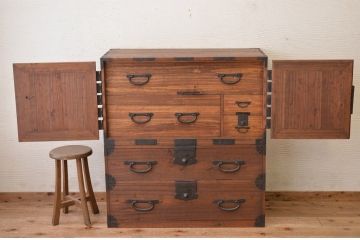アンティーク家具　☆明治時代　総桐観音開き時代箪笥(桐箪笥、桐たんす)