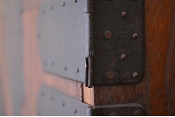 アンティーク家具　☆明治時代　総桐観音開き時代箪笥(桐箪笥、桐たんす)