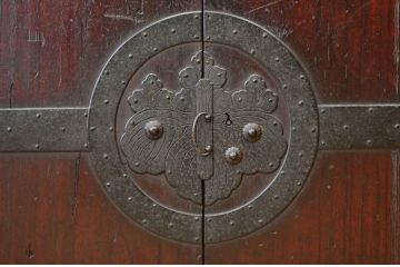アンティーク家具　古民具　骨董　江戸時代金具の立派な観音開き時代箪笥