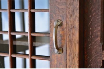 古いナラ材の極めて上質な二段重ねアンティーク食器棚