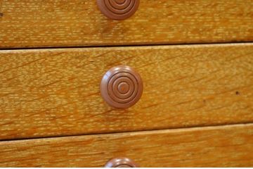 アンティーク家具　可愛いデザイン!古いナラ材のアンティーク小引き出し