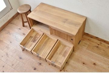 アンティーク家具　古い木味のアンティークローボード