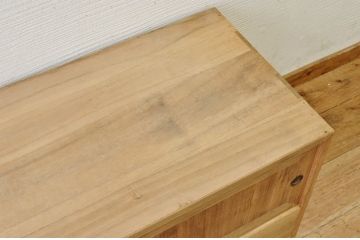 アンティーク家具　古い木味のアンティークローボード