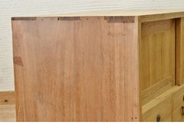 アンティーク家具　古い木味のアンティークローボード