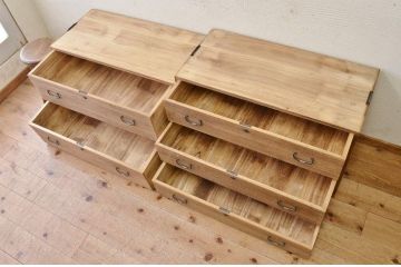 アンティーク家具　☆古い木味のシンプルなアンティークチェスト(時代箪笥)