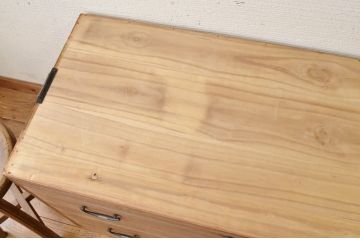 アンティーク家具　☆古い木味のシンプルなアンティークチェスト(時代箪笥)