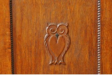 アンティーク家具　珍品!フクロウのデザインが可愛いアンティーク本箱
