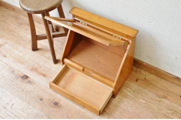 アンティーク家具　可愛いデザイン!アンティーク卓上ガラスケース