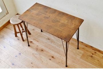 アンティーク家具　☆古い栗材の小振りな鉄脚テーブル(作業台、机)
