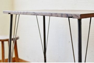 アンティーク家具　☆古い栗材の小振りな鉄脚テーブル(作業台、机)