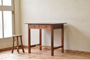 レトロなデザインのシンプルなアンティーク平机