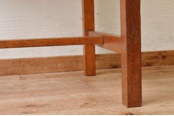 レトロなデザインのシンプルなアンティーク平机