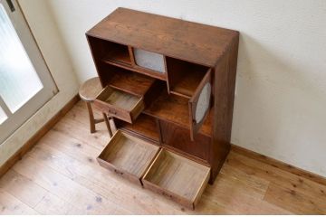 アンティーク家具　可愛いデザイン!結霜ガラスアンティーク茶箪笥