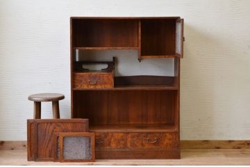 アンティーク家具　可愛いデザイン!結霜ガラスアンティーク茶箪笥