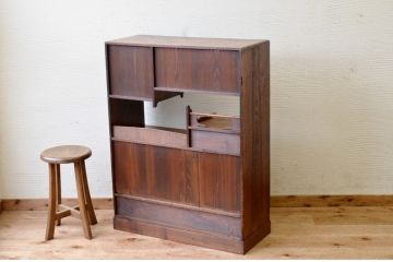 アンティーク家具　可愛いデザイン!結霜ガラスアンティーク茶箪笥