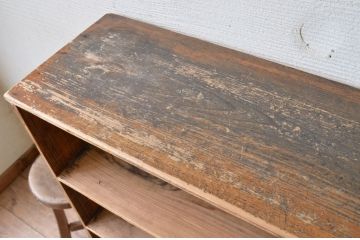 アンティーク家具　古い木味のシンプルなアンティーク飾り棚