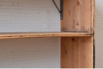 アンティーク家具　古い木味のシンプルなアンティーク飾り棚