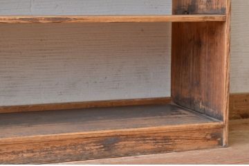 アンティーク家具　古い木味のシンプルなアンティーク飾り棚