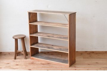 アンティーク家具　古い木味のシンプルなアンティーク飾り棚