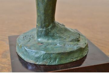 ○米治一作　ブロンズ立像　王冠(鉄製)