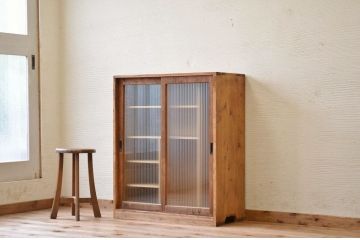 アンティーク家具　古い木味のモールガラスアンティーク下駄箱(収納棚)
