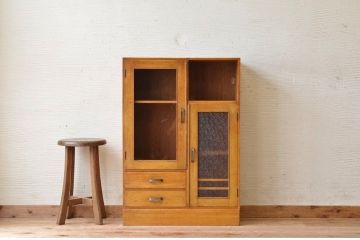 レトロ家具　レトロなデザインの変り型アンティーク本箱