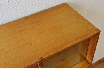 レトロ家具　レトロなデザインの変り型アンティーク本箱