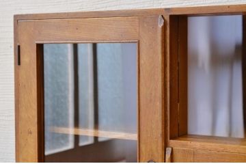 レトロ家具　レトロなデザインの変り型アンティーク本箱