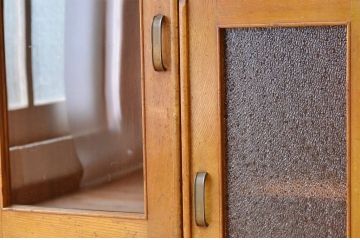レトロ家具　レトロなデザインの変り型アンティーク本箱