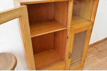 レトロ家具　レトロなデザインの変り型アンティーク本箱