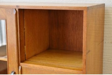 レトロ家具　レトロなデザインの変り型アンティーク本箱