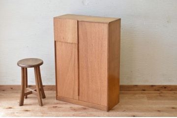 レトロ家具　レトロなデザインの変り型アンティーク本箱
