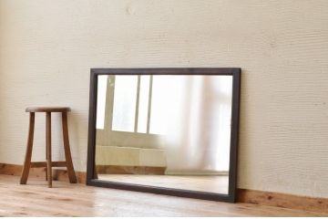 古い木のシンプルなアンティークミラー(鏡)