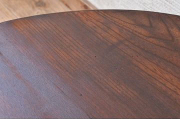 アンティーク家具　古い栓材のシックなアンティーク丸テーブル