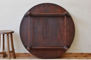 アンティーク家具　古い栓材のシックなアンティーク丸テーブル