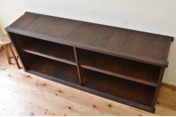 アンティーク家具　★古い木のシンプルな横長アンティーク飾り棚