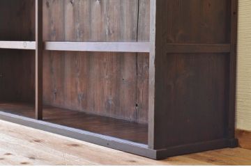 アンティーク家具　★古い木のシンプルな横長アンティーク飾り棚
