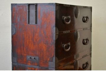 アンティーク家具　☆古民具　骨董　味わい深い漆の綺麗な二段重ね時代箪笥