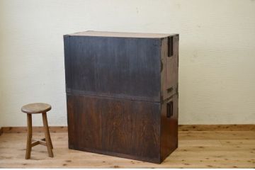 アンティーク家具　☆古民具　骨董　味わい深い漆の綺麗な二段重ね時代箪笥