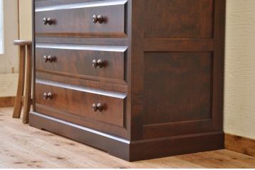 中古　北海道民芸チェスト